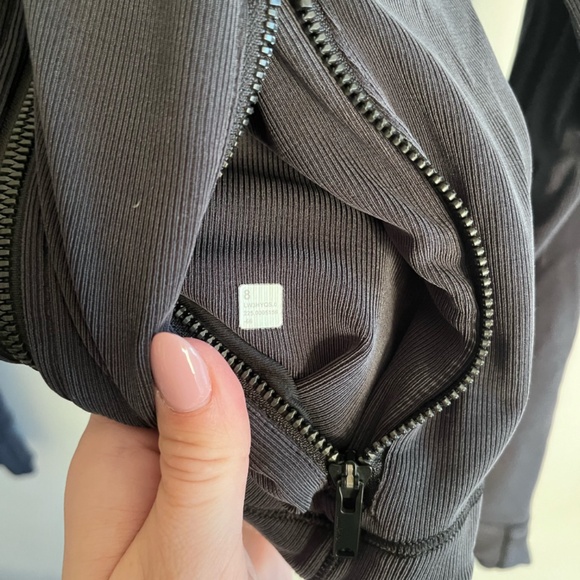 Women’s activewear zip up jacket sweater size 8 grey - Picture 2 of 4